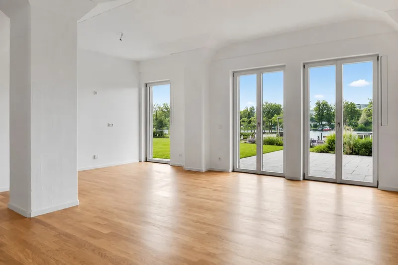 Exklusive 4-Zi.-Wohnung mit Terrasse & Garten, mit einzigartigem Blick über die Havel — photo 1